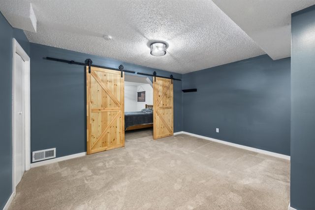 1244 Granada Circle N, Oakdale, MN 55128