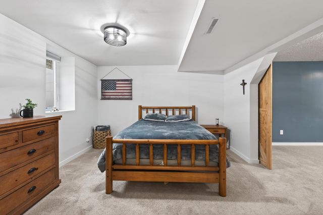 1244 Granada Circle N, Oakdale, MN 55128