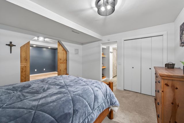 1244 Granada Circle N, Oakdale, MN 55128