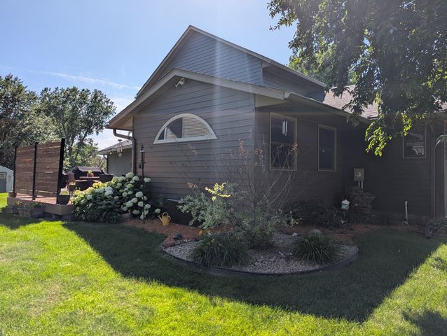 1244 Granada Circle N, Oakdale, MN 55128