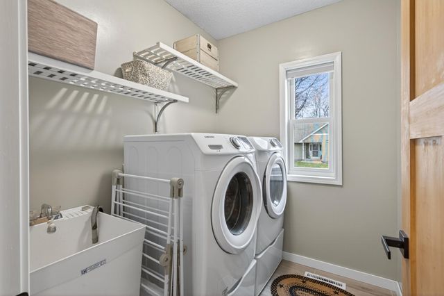 1244 Granada Circle N, Oakdale, MN 55128