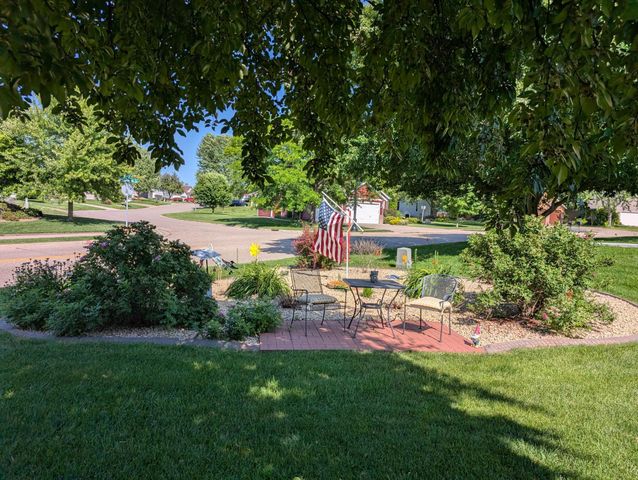 1244 Granada Circle N, Oakdale, MN 55128