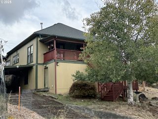 725 Ne DENVER St, Roseburg, OR 97470