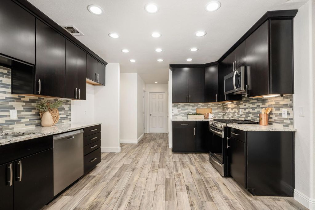 Image 17 of property listing at 2371 Sophia Lane, Kingsburg, CA 93631