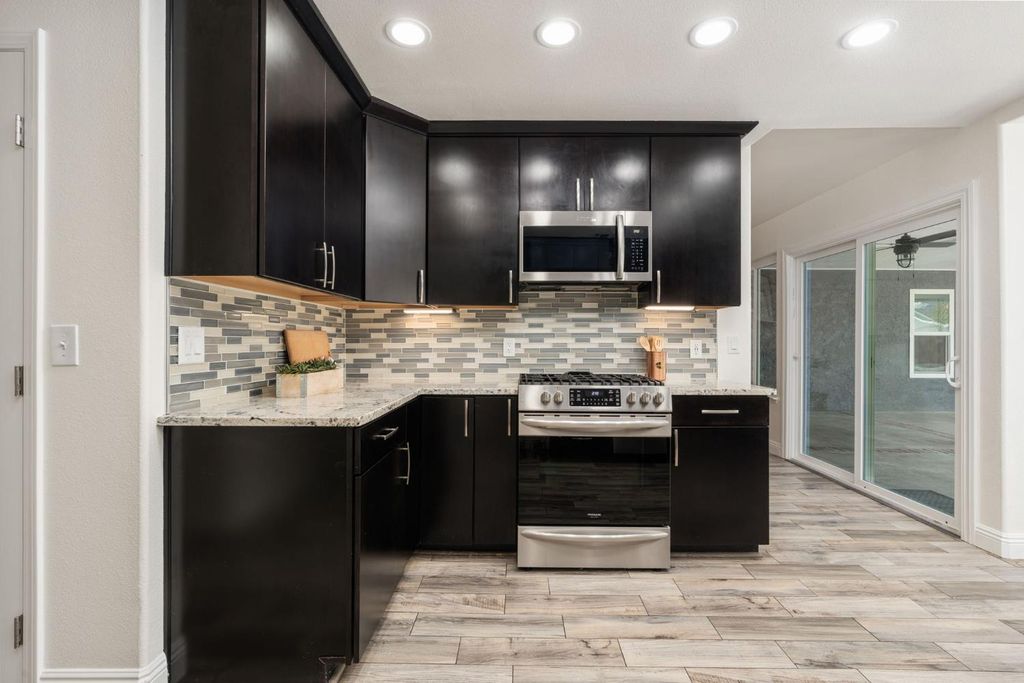 Image 21 of property listing at 2371 Sophia Lane, Kingsburg, CA 93631