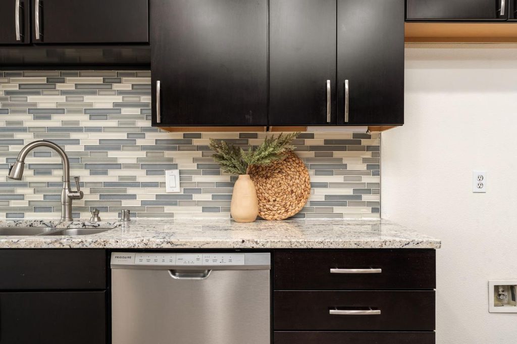 Image 23 of property listing at 2371 Sophia Lane, Kingsburg, CA 93631