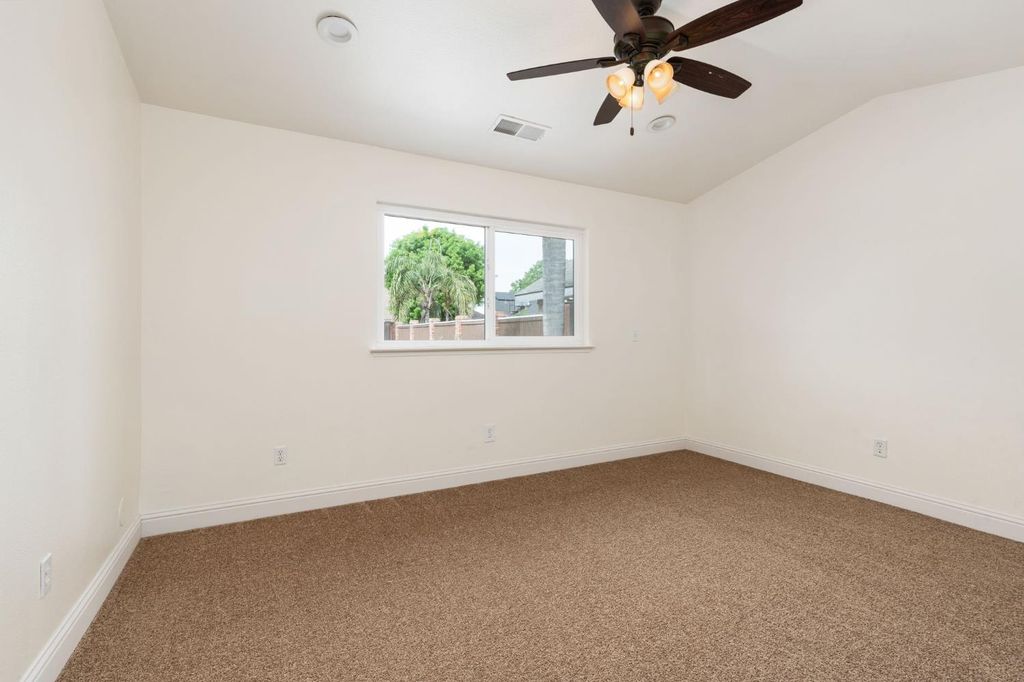 Image 25 of property listing at 2371 Sophia Lane, Kingsburg, CA 93631