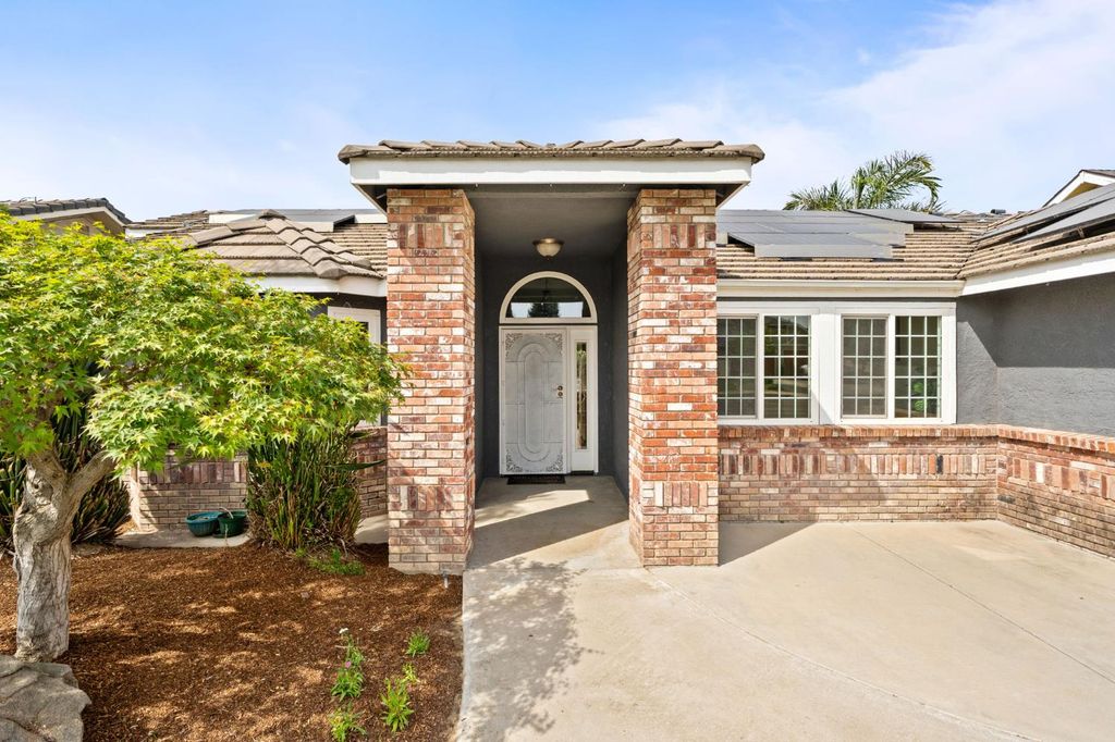 Image 3 of property listing at 2371 Sophia Lane, Kingsburg, CA 93631