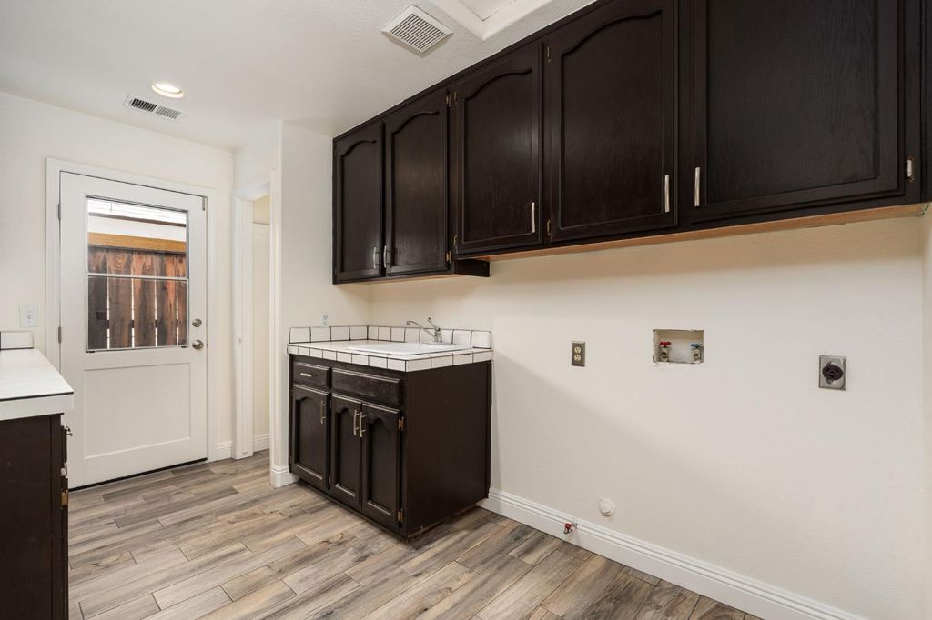 Image 37 of property listing at 2371 Sophia Lane, Kingsburg, CA 93631