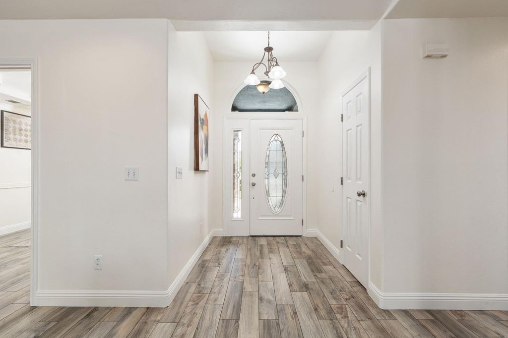 Image 4 of property listing at 2371 Sophia Lane, Kingsburg, CA 93631