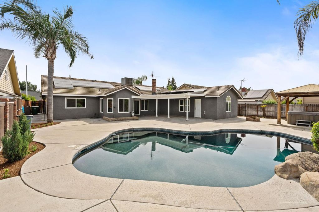 Image 42 of property listing at 2371 Sophia Lane, Kingsburg, CA 93631