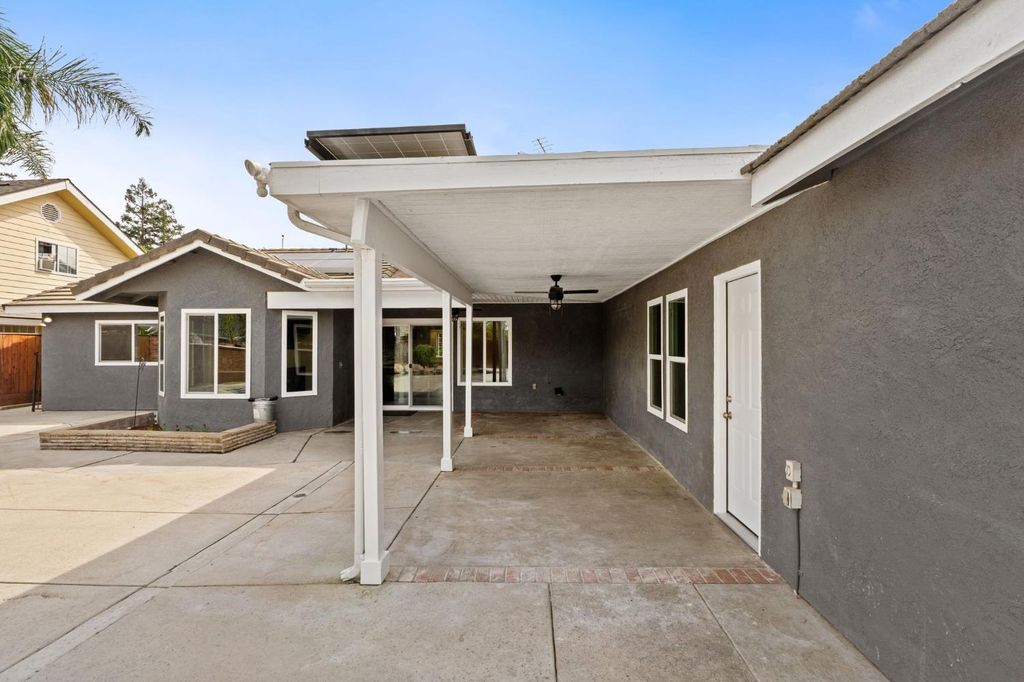 Image 47 of property listing at 2371 Sophia Lane, Kingsburg, CA 93631