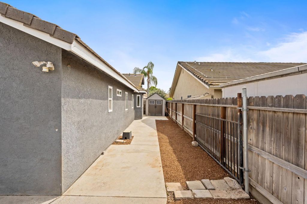 Image 49 of property listing at 2371 Sophia Lane, Kingsburg, CA 93631