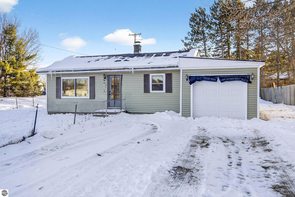 Image 1 of property listing at 1901 Mary Street, Cadillac, MI 49601