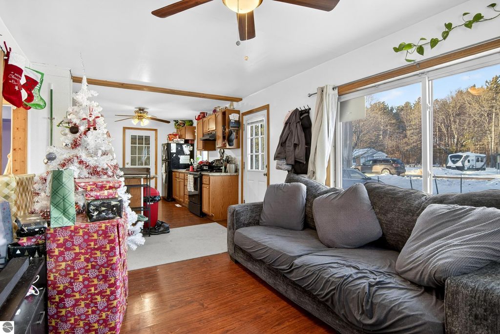 Image 3 of property listing at 1901 Mary Street, Cadillac, MI 49601