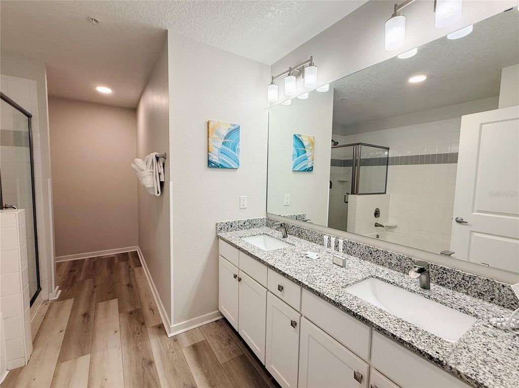 Image 11 of property listing at 4012 BREAKVIEW DRIVE B401, Orlando, FL 32819
