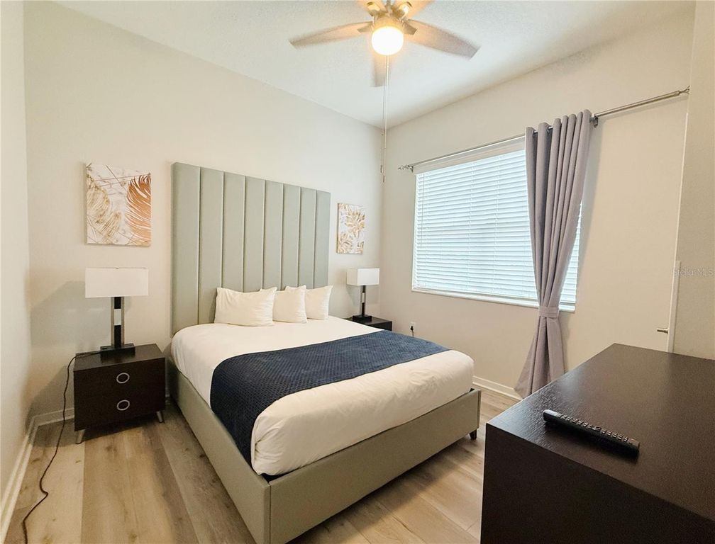 Image 14 of property listing at 4012 BREAKVIEW DRIVE B401, Orlando, FL 32819