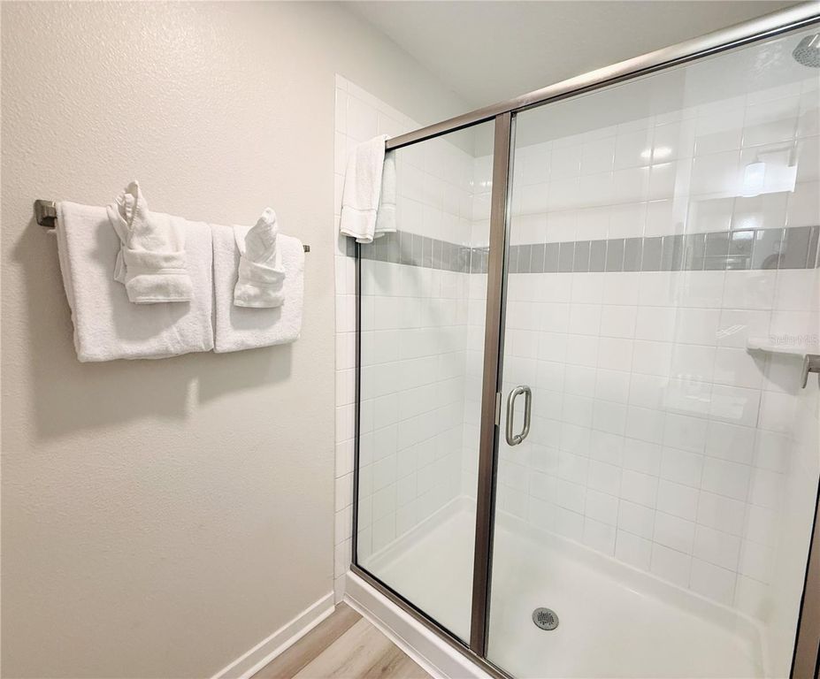 Image 16 of property listing at 4012 BREAKVIEW DRIVE B401, Orlando, FL 32819