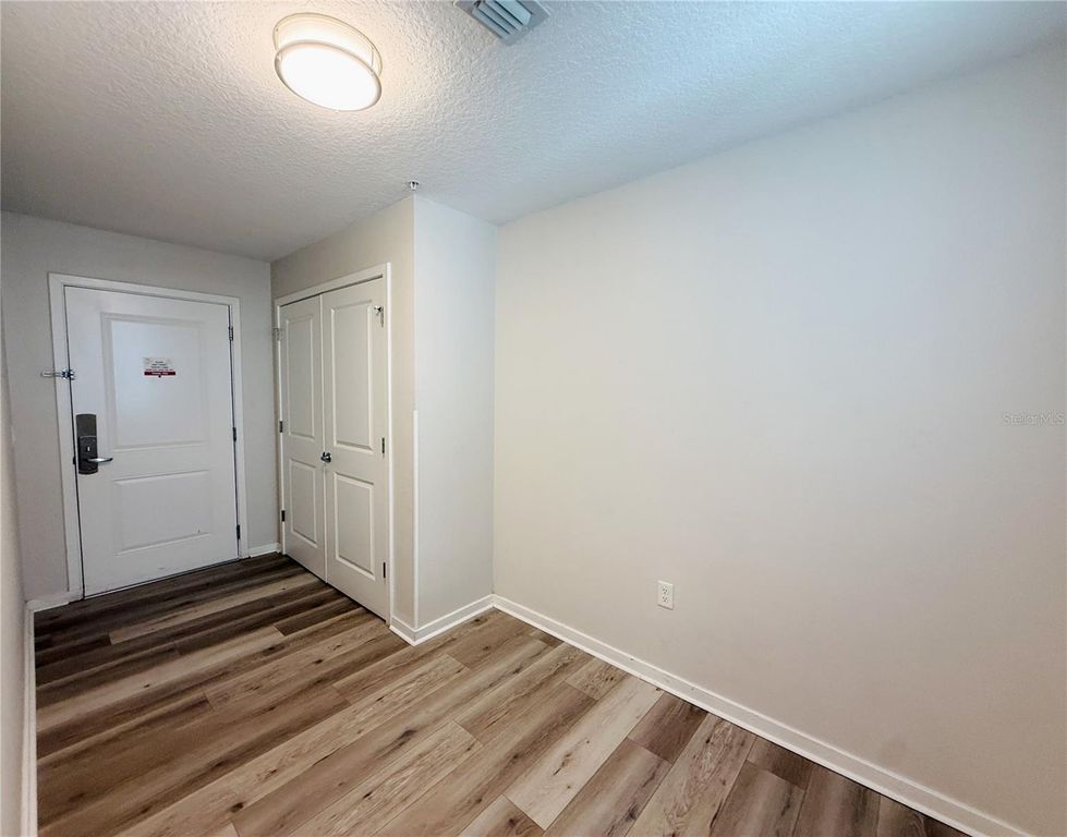 Image 19 of property listing at 4012 BREAKVIEW DRIVE B401, Orlando, FL 32819