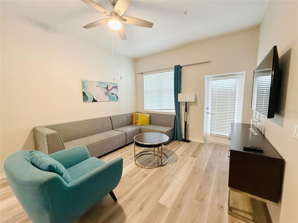 Image 3 of property listing at 4012 BREAKVIEW DRIVE B401, Orlando, FL 32819