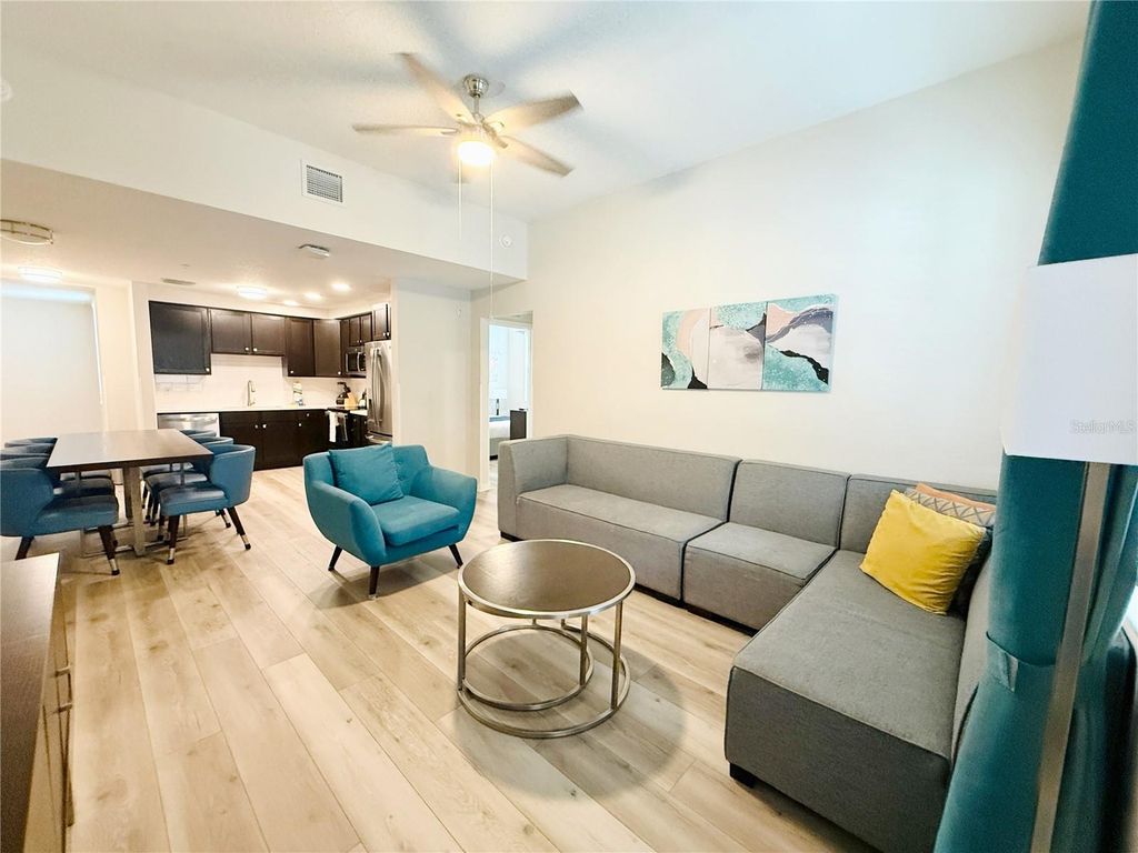 Image 4 of property listing at 4012 BREAKVIEW DRIVE B401, Orlando, FL 32819