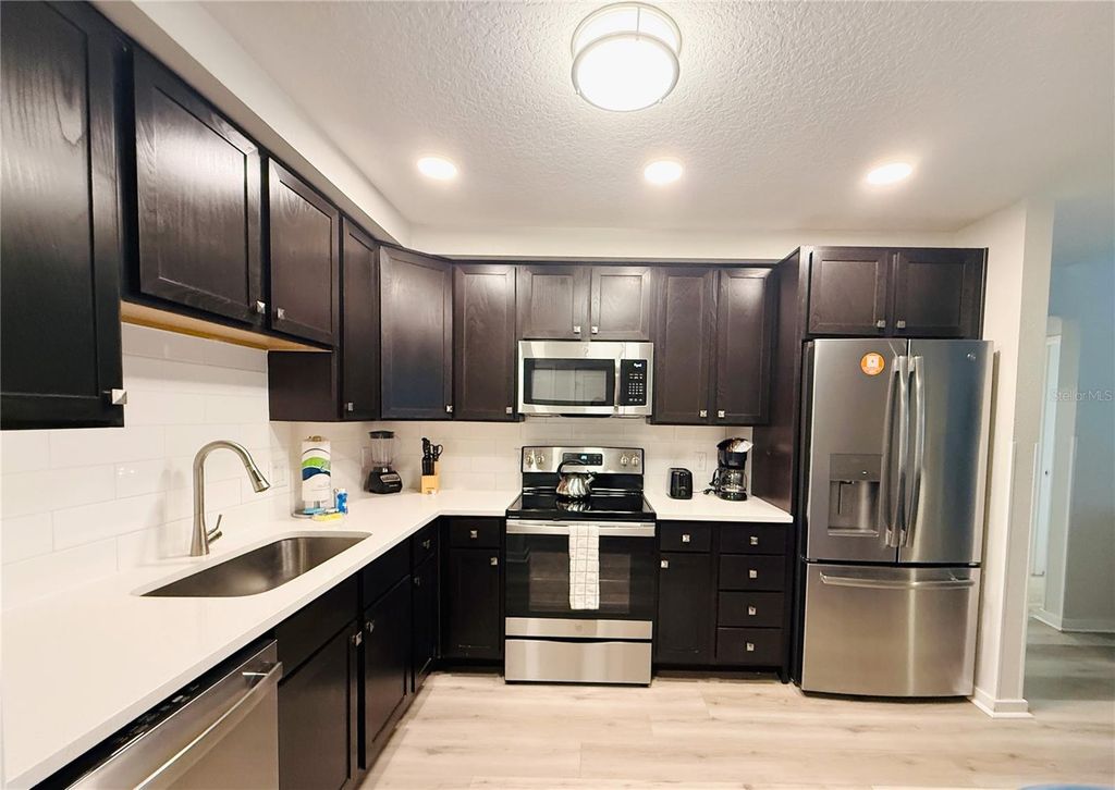 Image 7 of property listing at 4012 BREAKVIEW DRIVE B401, Orlando, FL 32819
