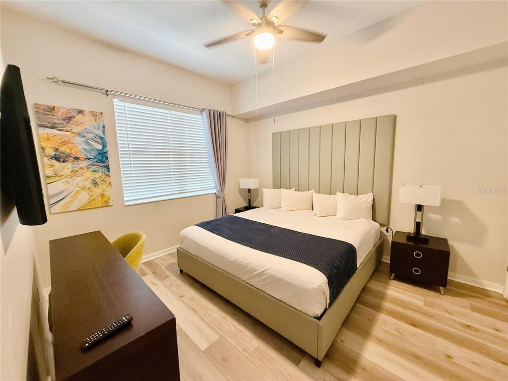 Image 10 of property listing at 4012 BREAKVIEW DRIVE B401, Orlando, FL 32819