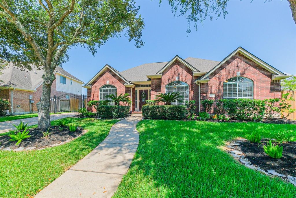 2102 Canyon Crest Drive, Sugar Land, TX 77479