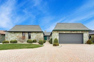 1309 Montgomery Drive, Deerfield, IL 60015