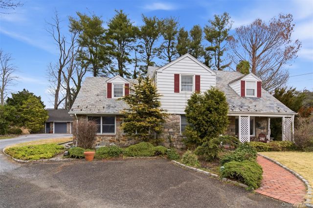 101 Convent Road, Syosset, NY 11791