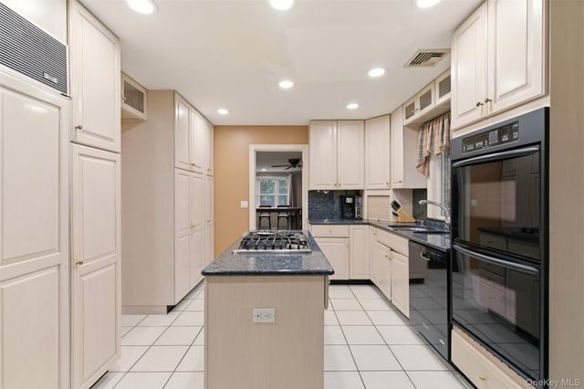 101 Convent Road, Syosset, NY 11791