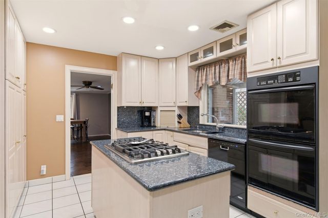 101 Convent Road, Syosset, NY 11791