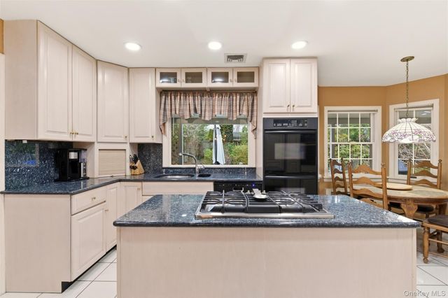 101 Convent Road, Syosset, NY 11791