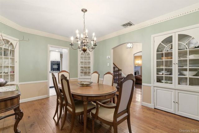 101 Convent Road, Syosset, NY 11791