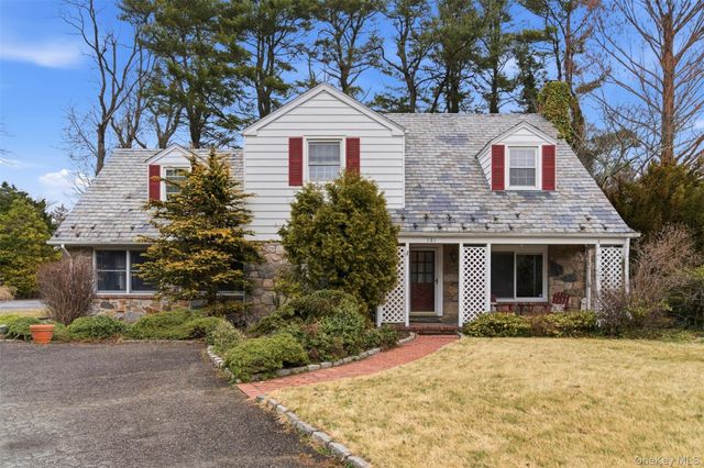 101 Convent Road, Syosset, NY 11791