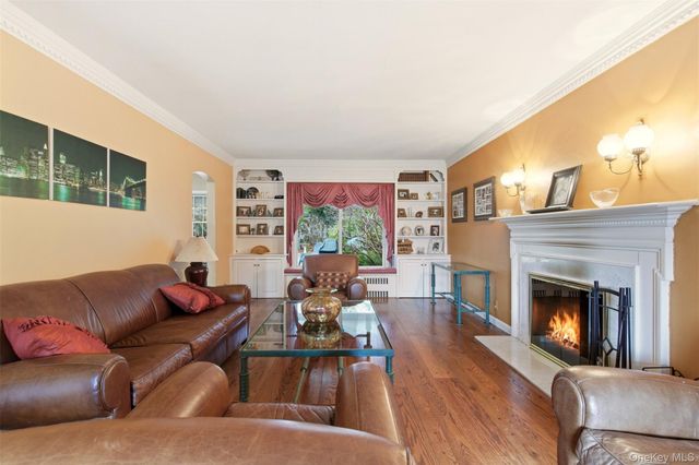 101 Convent Road, Syosset, NY 11791