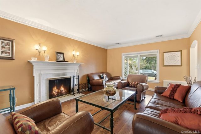 101 Convent Road, Syosset, NY 11791