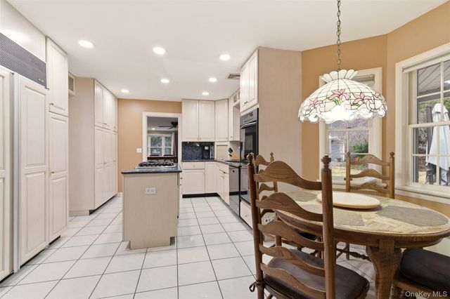 101 Convent Road, Syosset, NY 11791