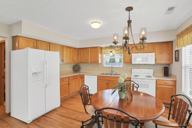 6198 Kensington Glen Drive, Canal Winchester, OH 43110