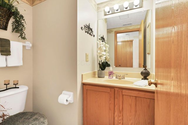 6198 Kensington Glen Drive, Canal Winchester, OH 43110