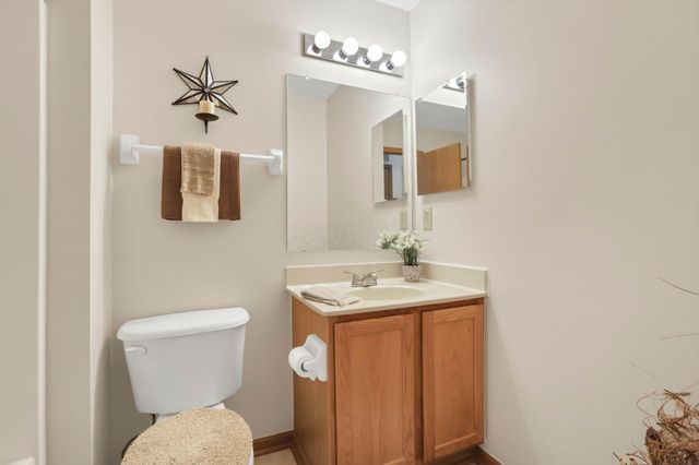 6198 Kensington Glen Drive, Canal Winchester, OH 43110