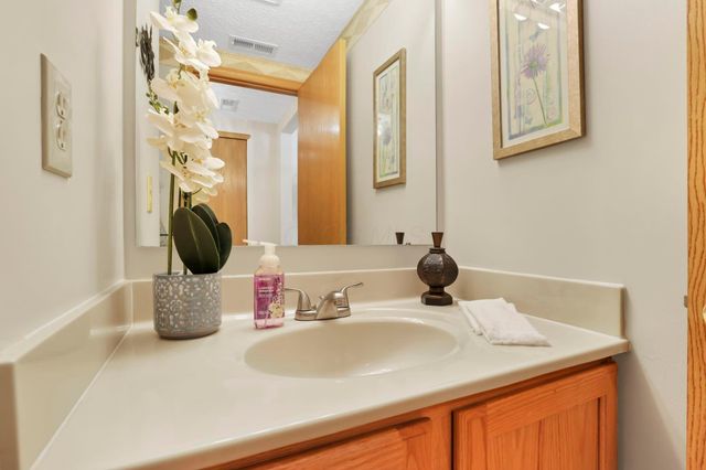 6198 Kensington Glen Drive, Canal Winchester, OH 43110