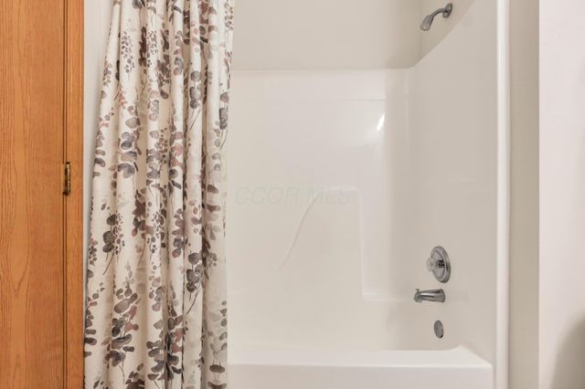 6198 Kensington Glen Drive, Canal Winchester, OH 43110