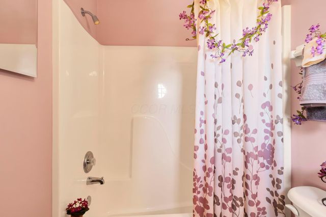 6198 Kensington Glen Drive, Canal Winchester, OH 43110