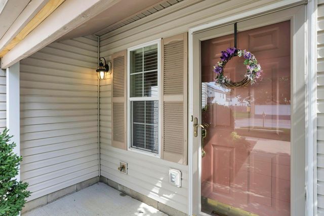 6198 Kensington Glen Drive, Canal Winchester, OH 43110