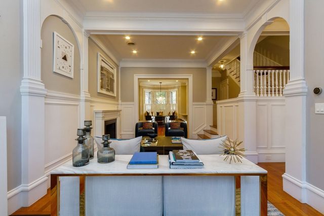27 Hereford St, Boston, MA 02115