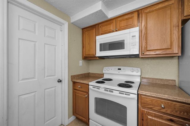 4445 SPRING LAKE COURT, New Port Richey, FL 34652