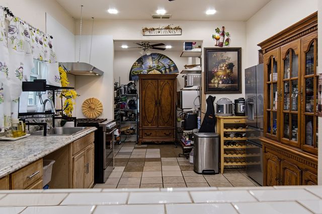 2929 E Lancaster Avenue, Fort Worth, TX 76103