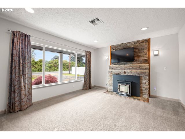 1015 GALES CREEK Rd, Forest Grove, OR 97116