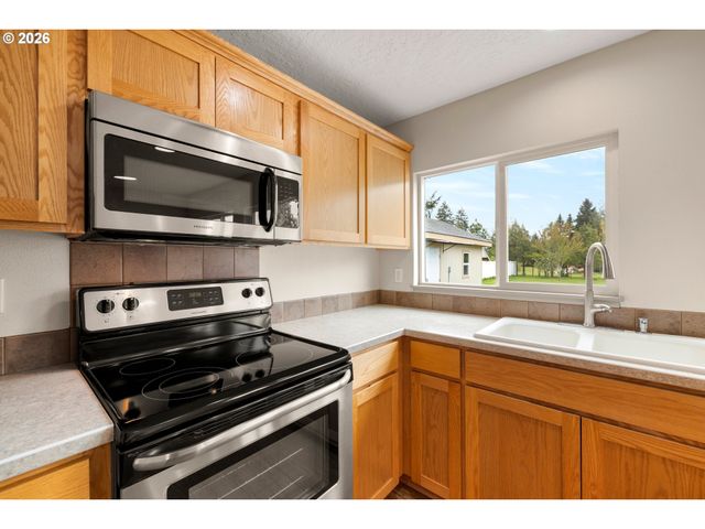 1015 GALES CREEK Rd, Forest Grove, OR 97116
